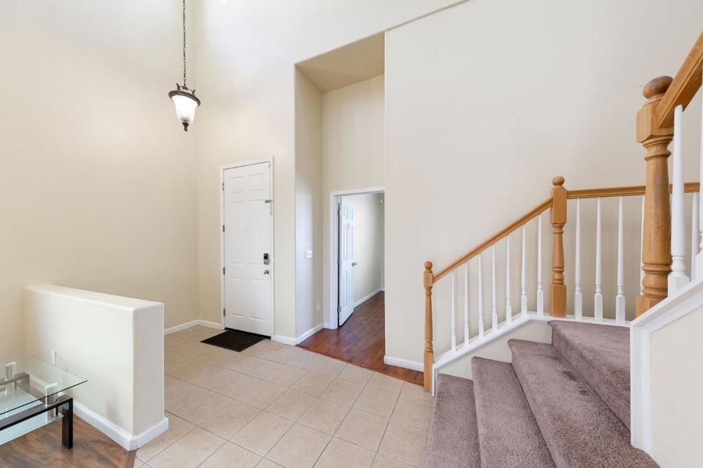 Image 9 of property listing at 2027 Evening St, Stockton, CA 95209