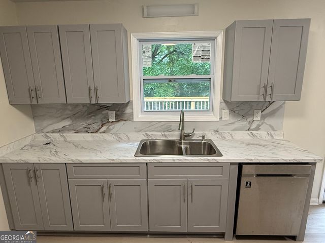 18 Regal Way, Lawrenceville, GA 30044