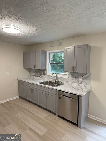 18 Regal Way, Lawrenceville, GA 30044