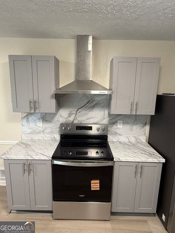 18 Regal Way, Lawrenceville, GA 30044