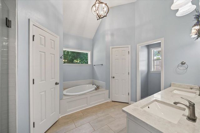 6323 DAYBREAK DR, Bartlett, TN 38135