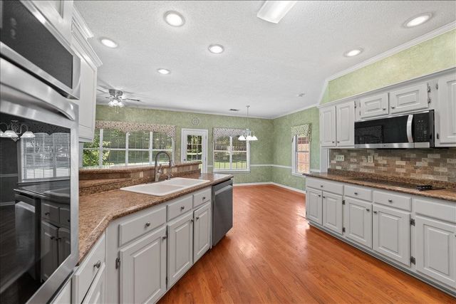 6323 DAYBREAK DR, Bartlett, TN 38135