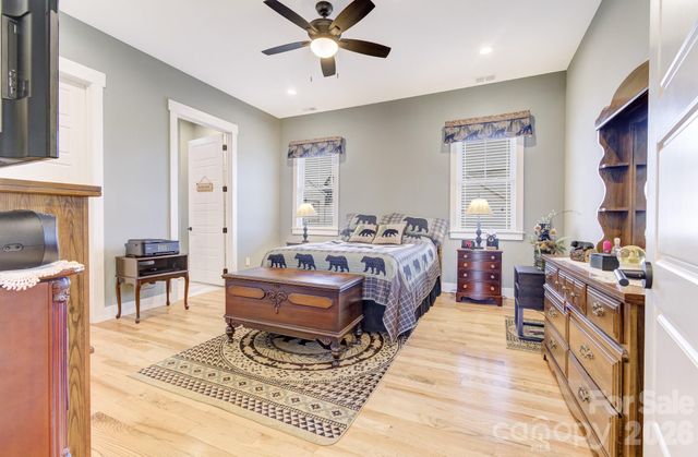 35 Cider Hill Lane, Hendersonville, NC 28792