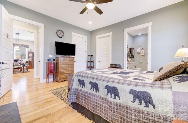 35 Cider Hill Lane, Hendersonville, NC 28792