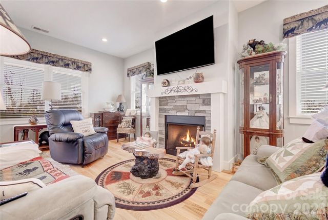 35 Cider Hill Lane, Hendersonville, NC 28792