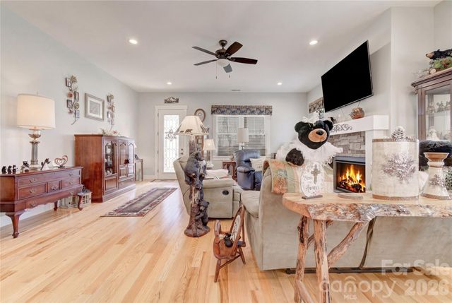 35 Cider Hill Lane, Hendersonville, NC 28792