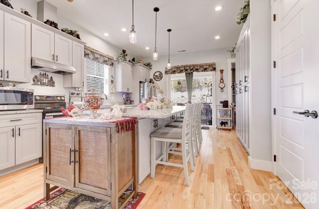 35 Cider Hill Lane, Hendersonville, NC 28792