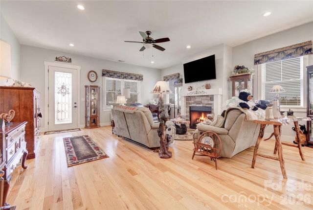 35 Cider Hill Lane, Hendersonville, NC 28792