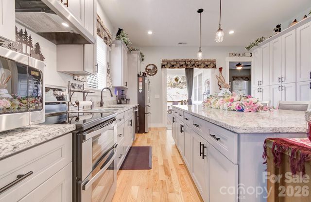 35 Cider Hill Lane, Hendersonville, NC 28792