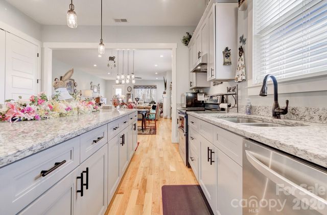 35 Cider Hill Lane, Hendersonville, NC 28792