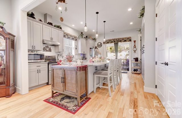 35 Cider Hill Lane, Hendersonville, NC 28792