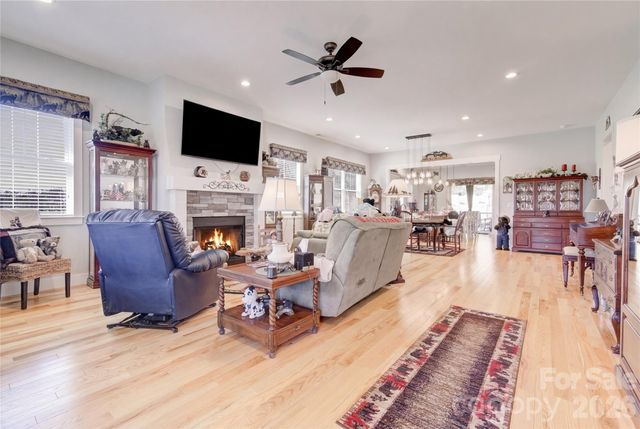 35 Cider Hill Lane, Hendersonville, NC 28792