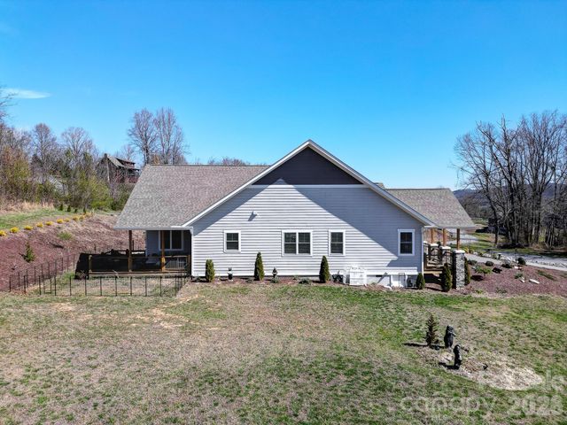 35 Cider Hill Lane, Hendersonville, NC 28792