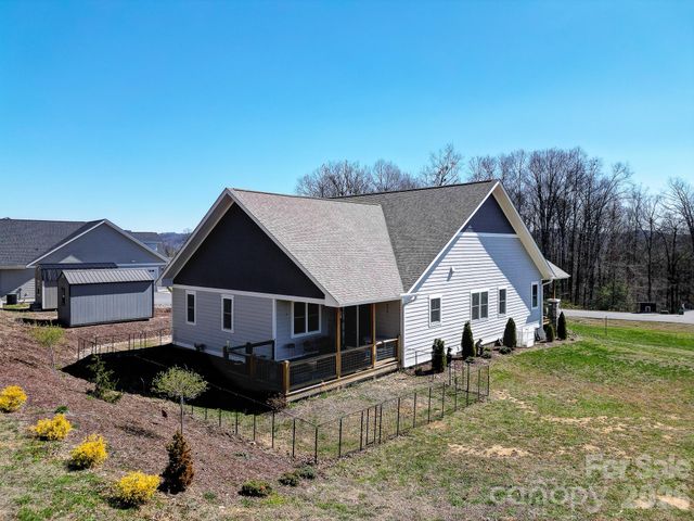35 Cider Hill Lane, Hendersonville, NC 28792