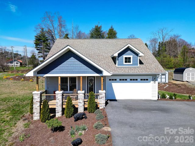 35 Cider Hill Lane, Hendersonville, NC 28792