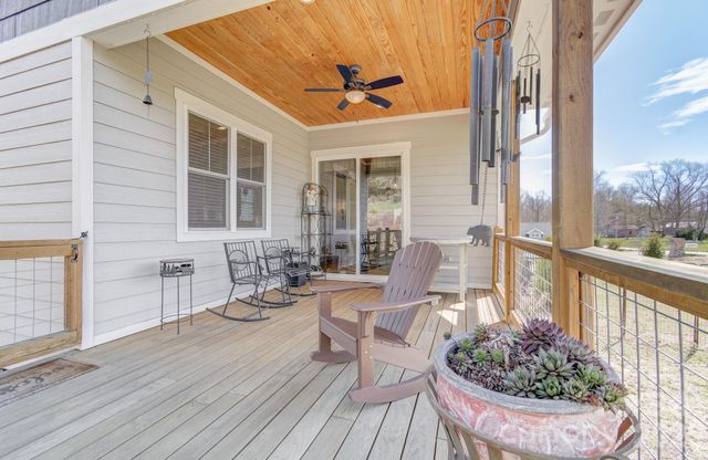 35 Cider Hill Lane, Hendersonville, NC 28792