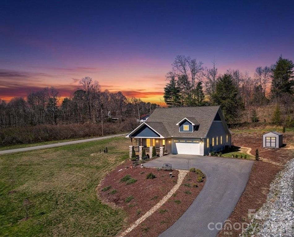 35 Cider Hill Lane, Hendersonville, NC 28792