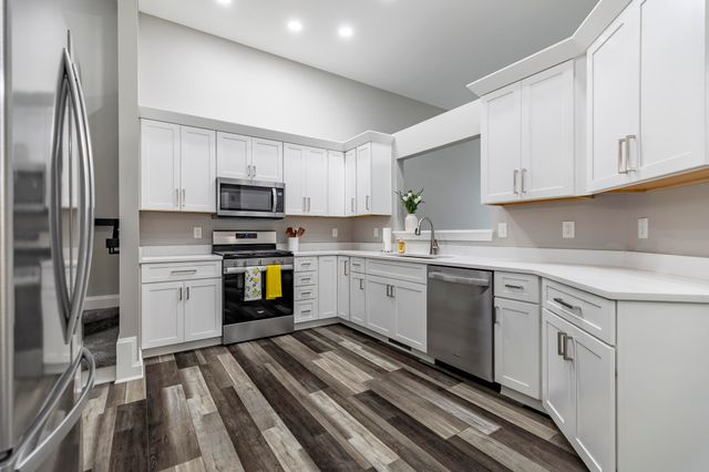 1607 Geranium Circle, Valparaiso, IN 46383