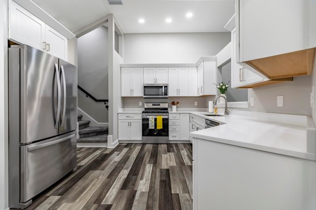 1607 Geranium Circle, Valparaiso, IN 46383