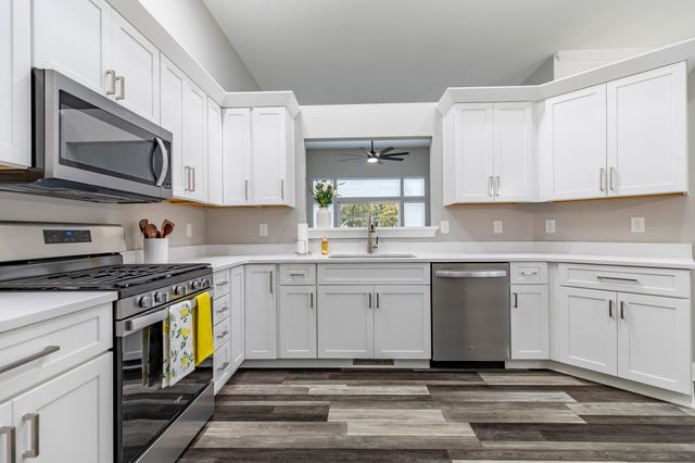 1607 Geranium Circle, Valparaiso, IN 46383