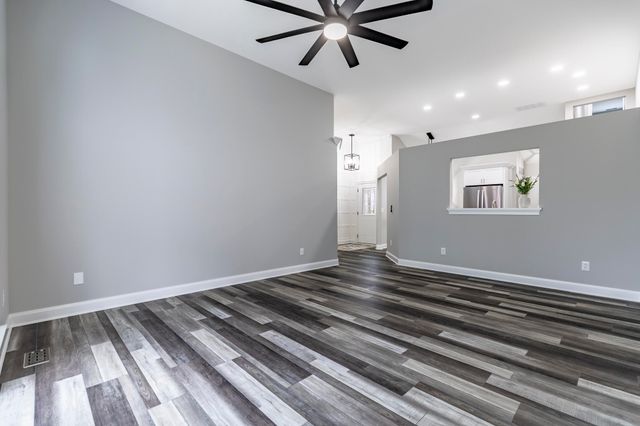 1607 Geranium Circle, Valparaiso, IN 46383