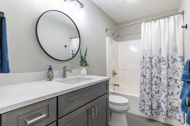 1607 Geranium Circle, Valparaiso, IN 46383