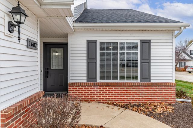 1607 Geranium Circle, Valparaiso, IN 46383