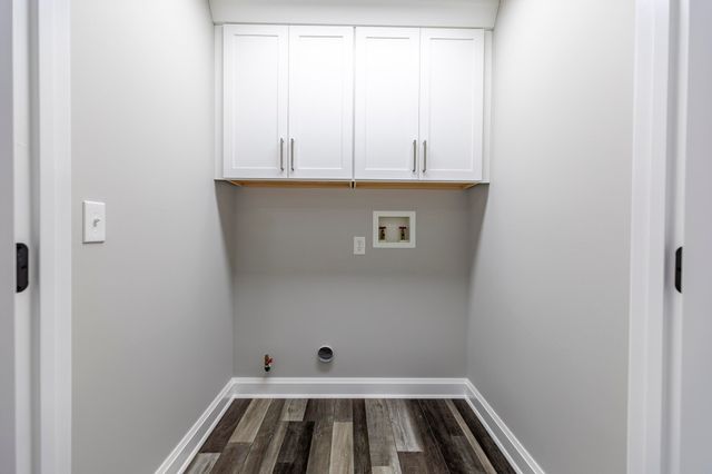 1607 Geranium Circle, Valparaiso, IN 46383