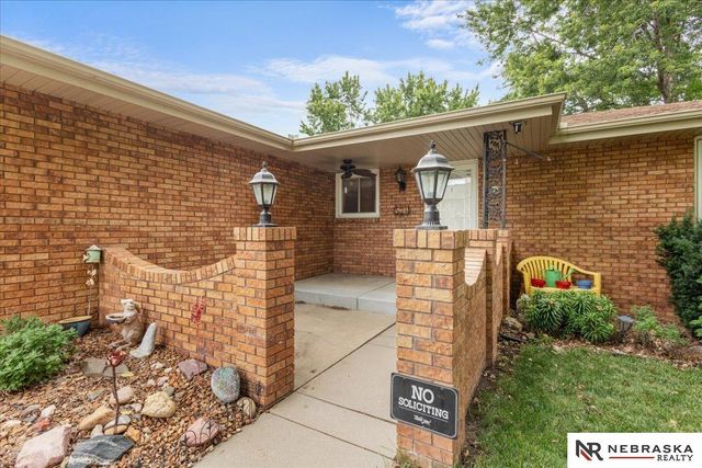 524 Sailside Drive, Lincoln, NE 68528