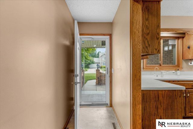 524 Sailside Drive, Lincoln, NE 68528