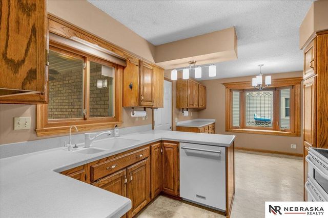 524 Sailside Drive, Lincoln, NE 68528