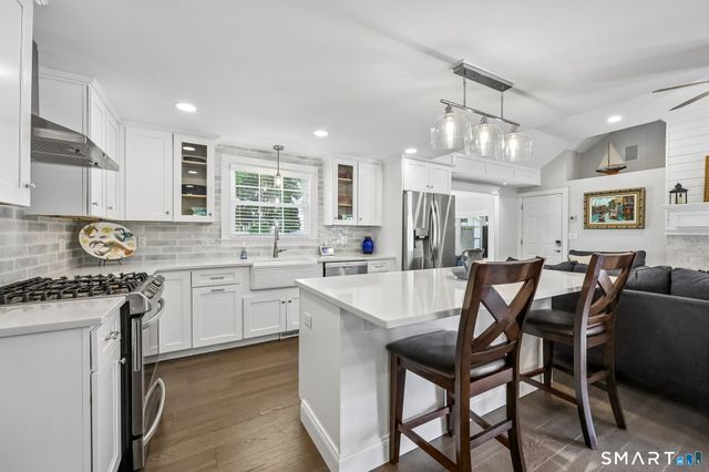 6 Fencove Court, Old Saybrook, CT 06475