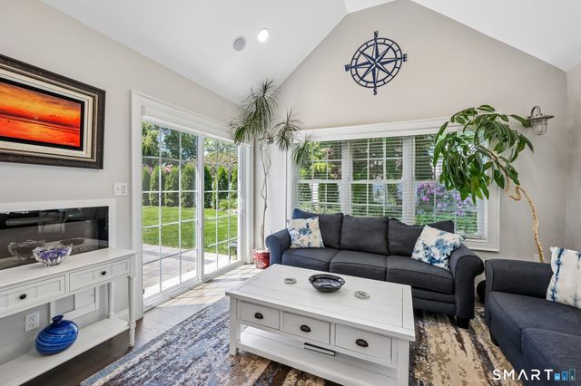6 Fencove Court, Old Saybrook, CT 06475