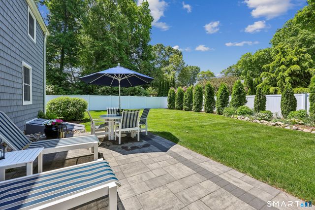 6 Fencove Court, Old Saybrook, CT 06475