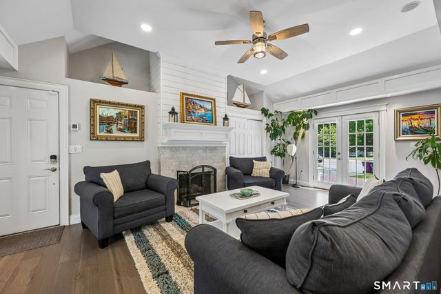 6 Fencove Court, Old Saybrook, CT 06475