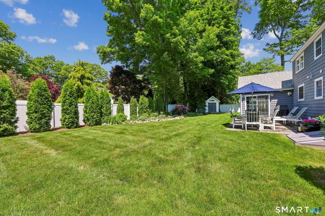 6 Fencove Court, Old Saybrook, CT 06475