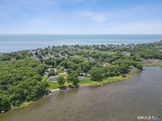 6 Fencove Court, Old Saybrook, CT 06475