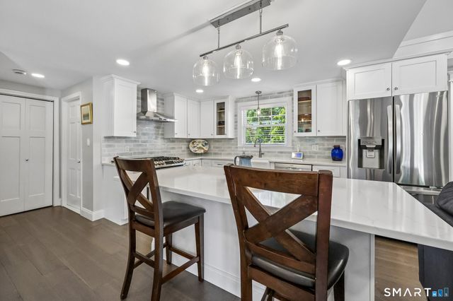 6 Fencove Court, Old Saybrook, CT 06475