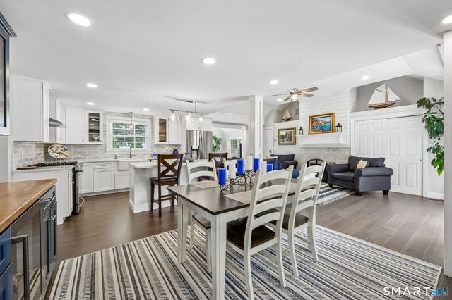 6 Fencove Court, Old Saybrook, CT 06475