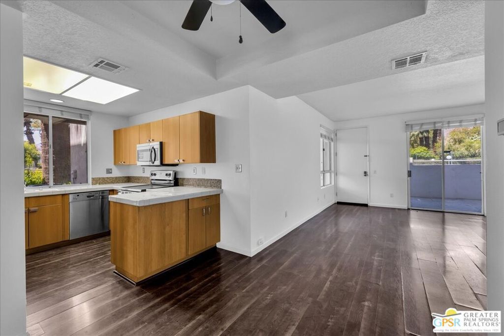 Image 5 of property listing at 401 S El Cielo Road 157, Palm Springs, CA 92262