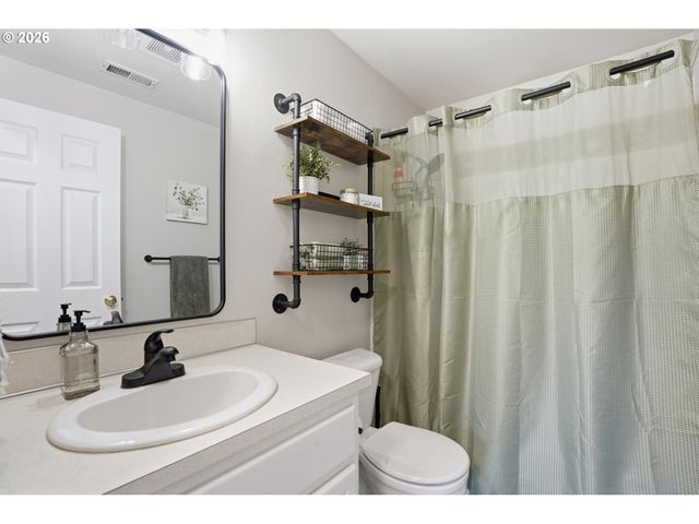 1331 Ne 85TH Ct, Hillsboro, OR 97006