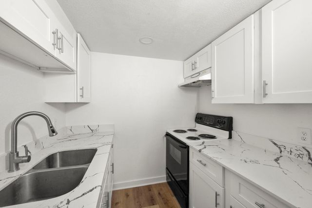 9009 Richmond Avenue 111, Houston, TX 77063