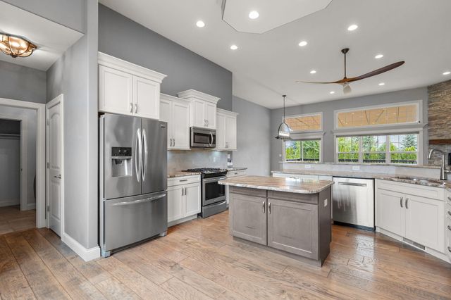 1350 Treviso Bay Drive, Valparaiso, IN 46385