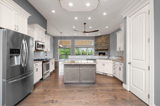 1350 Treviso Bay Drive, Valparaiso, IN 46385