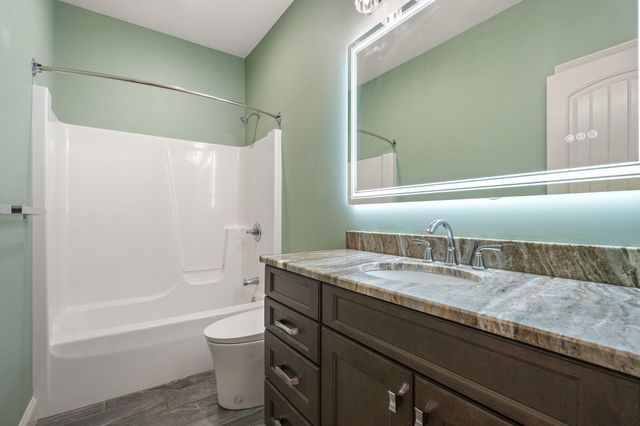1350 Treviso Bay Drive, Valparaiso, IN 46385