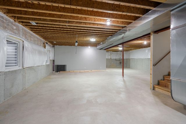 1350 Treviso Bay Drive, Valparaiso, IN 46385
