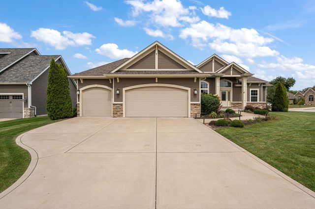 1350 Treviso Bay Drive, Valparaiso, IN 46385