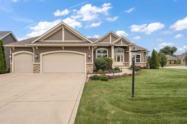 1350 Treviso Bay Drive, Valparaiso, IN 46385