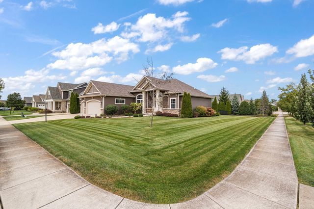 1350 Treviso Bay Drive, Valparaiso, IN 46385