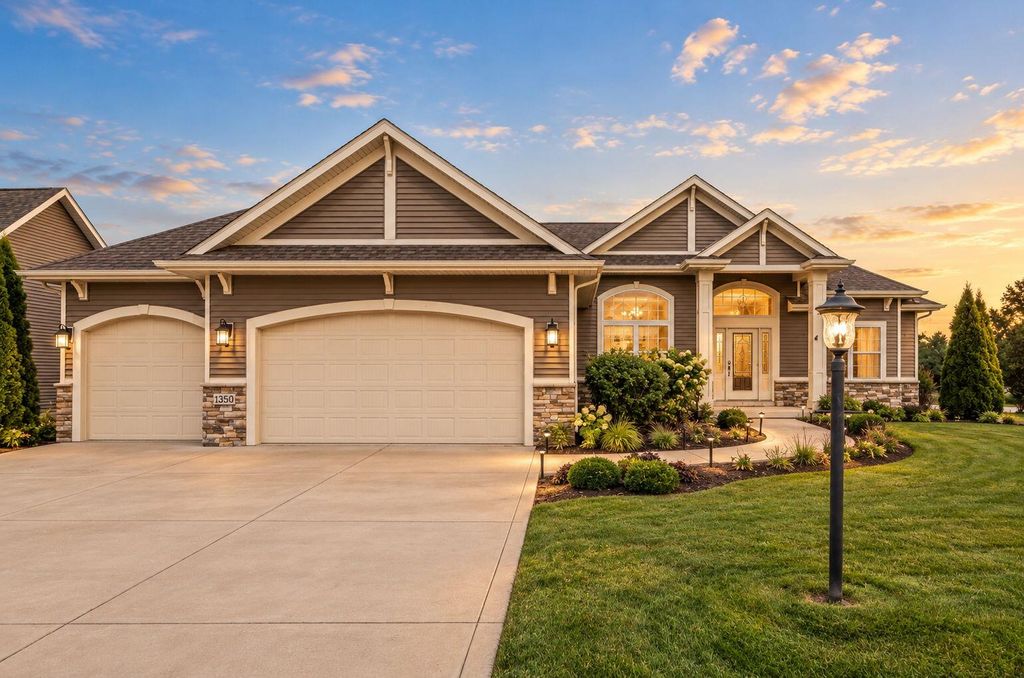 1350 Treviso Bay Drive, Valparaiso, IN 46385